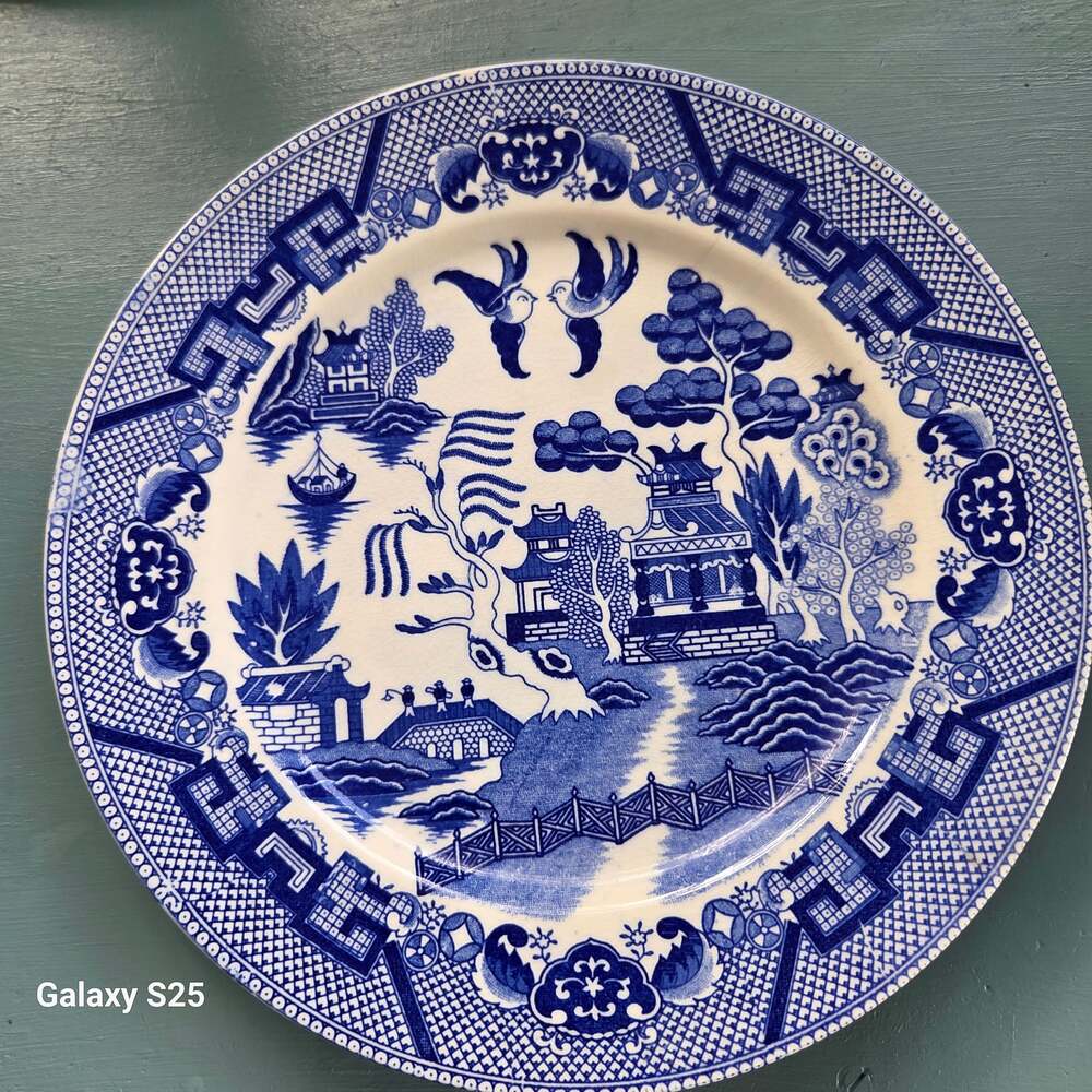 Vintage Blue Willow Fine Quality Japan Porcelain Dinner Plate
